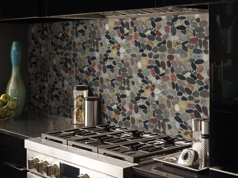 Pebble tile backsplash in a kitchen
